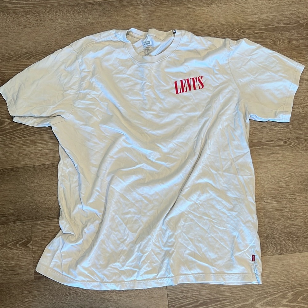 Levi’s tshirt